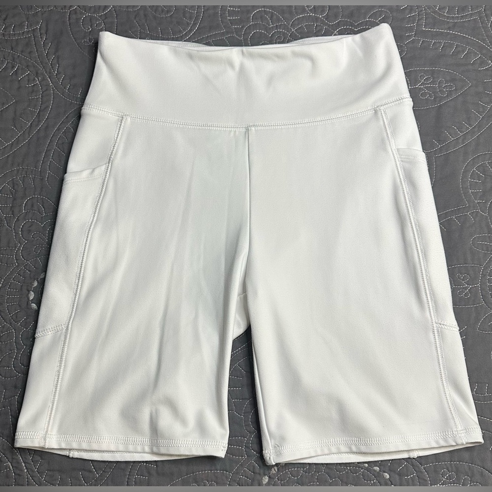 American Eagle Women’s White Bike Shorts Size Small